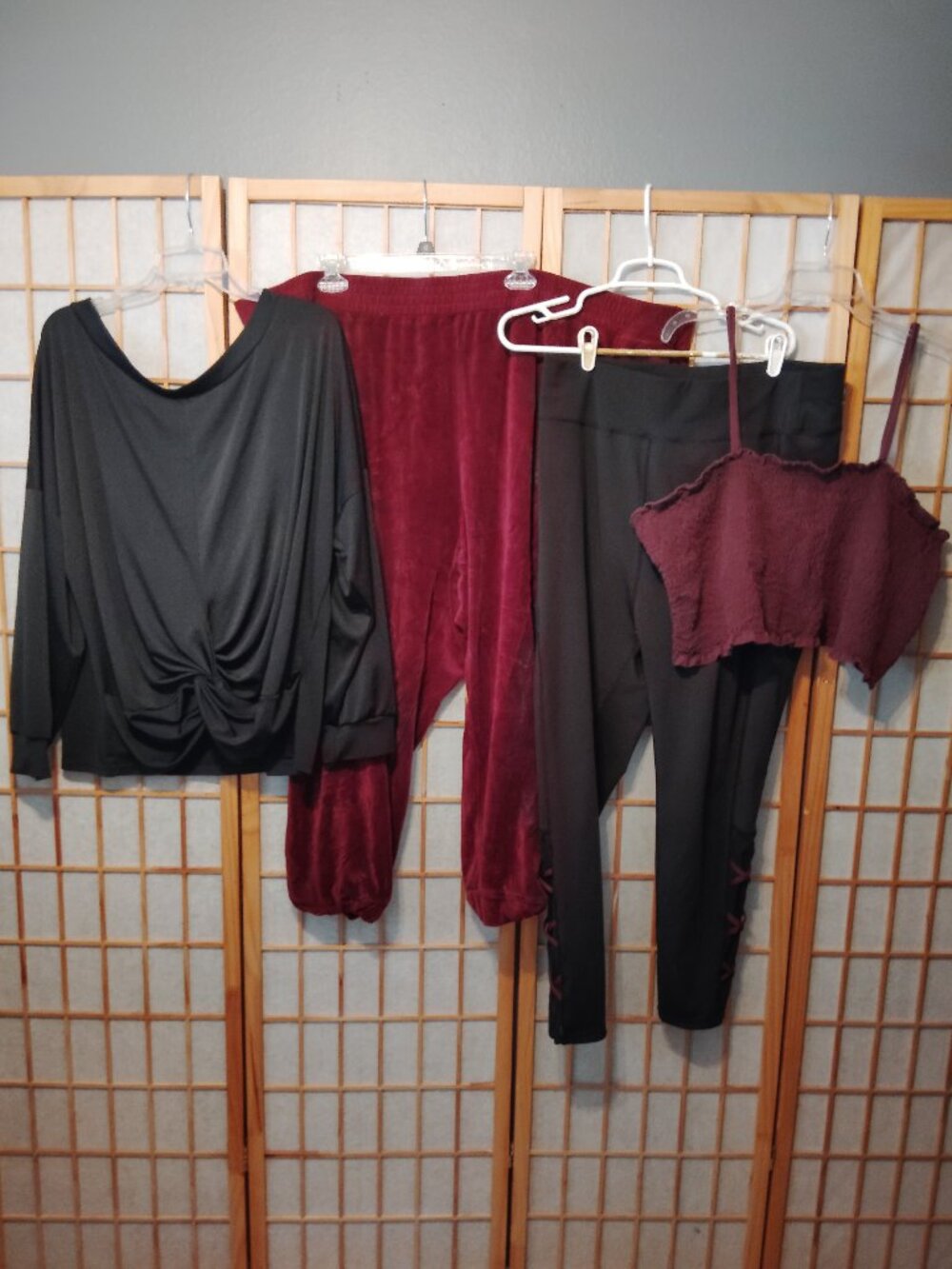 LOT OF WOMENS CLOTHES LEGGINGS TOPS JOGGERS WILD FABLE POP FIT~PLUS SIZE 4X/4XL